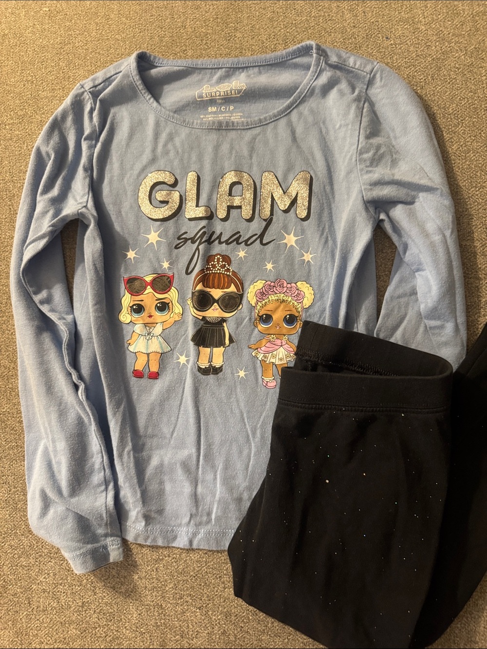5/$15- Girl’s outfit size small